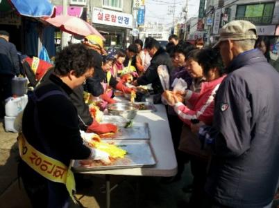 연무동&#44; 텃밭가꾸기 수확으로 따뜻한 나눔의 장 가져